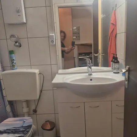 1-zimmer-apartment Mit Balkon, Kostenloser Schwimmbadnutzung Und Blick Ins Gruene *
