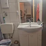 1-zimmer-apartment Mit Balkon, Kostenloser Schwimmbadnutzung Und Blick Ins Gruene *