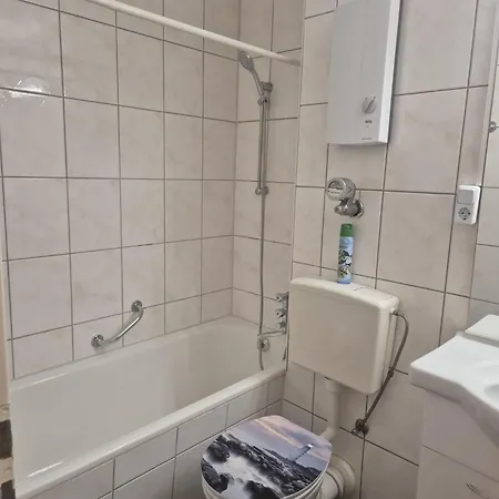 아파트 1-zimmer-apartment Mit Balkon, Kostenloser Schwimmbadnutzung Und Blick Ins Gruene