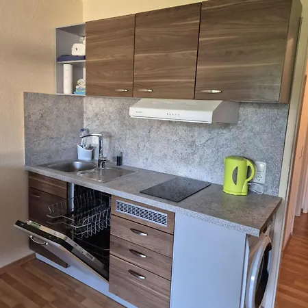 아파트 1-zimmer-apartment Mit Balkon, Kostenloser Schwimmbadnutzung Und Blick Ins Gruene *
