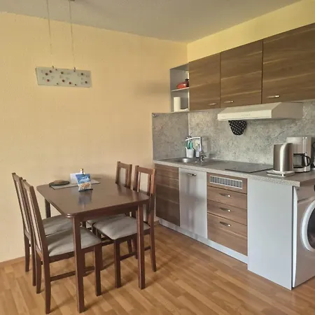 1-zimmer-apartment Mit Balkon, Kostenloser Schwimmbadnutzung Und Blick Ins Gruene 아파트